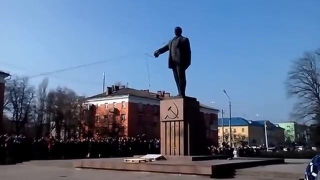 Скинули памятник ленину в белой церкви смотреть онлайн