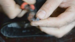 Как правильно установить бегунок (собачку) на молнию в обувь пример № 2