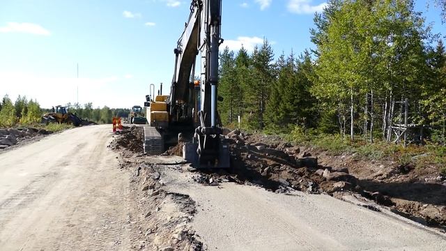 Volvo EC460BLC Tearing Up A Road