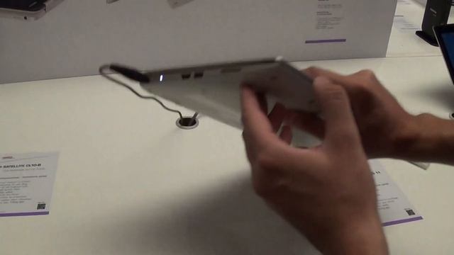 IFA 2014 - Convertibile Toshiba Satellite Radius - Ultrabook Windows 8 - Video Preview di MobileOS смотреть онлайн