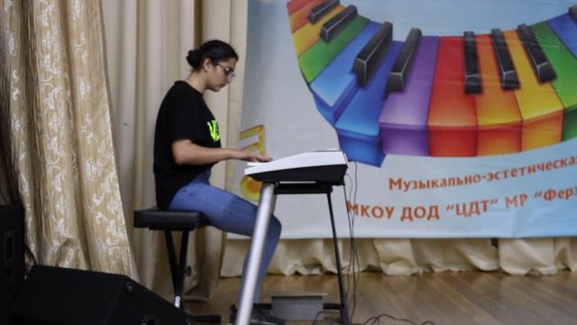 Асатрян Элен фантазия на тему музыки из _Бременских музыкантов_. Класс педагога Ефремовой И.В..mp4