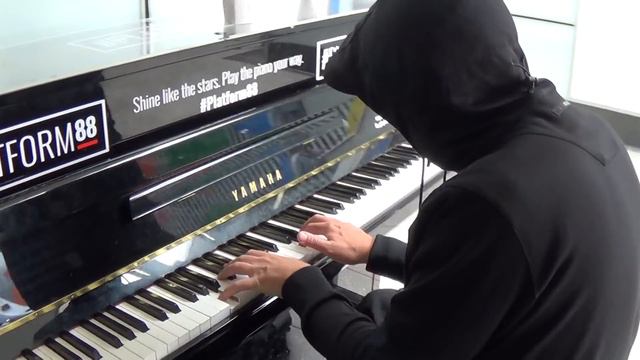 Teenagers Are Wary Of Piano Man In Black смотреть онлайн