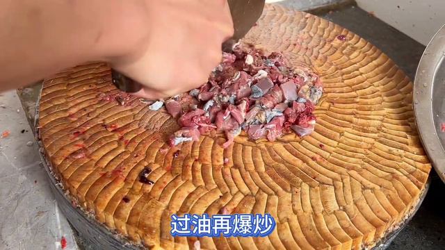 重庆先锋花椒鸡，全国首创，一只鸡半斤花椒，一年要用6000斤花椒#地方特色美食 #重庆美食 #花椒鸡 смотреть онлайн