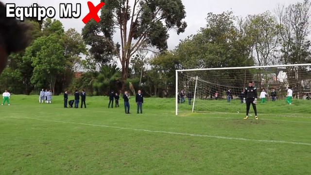 RETOS DE FÚTBOL CON IVAN RIVAS, CARLOS MOSQUERA Y DIEGO MARTÍNEZ ¡RETOS CON JUGADORES PROFESIONALES смотреть онлайн