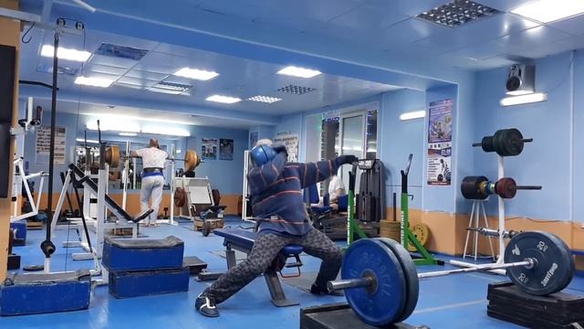 Жим гири сидя 40 кг на 17 раз смотреть онлайн