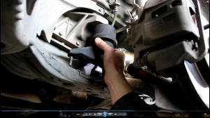 Замена левой подушки двигателя на АКПП на Toyota Harrier Тойота Харриер 2003 года