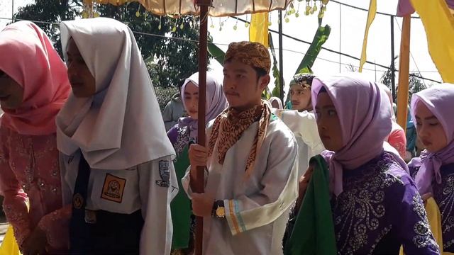 UNIQUE | INDONESIAN TRADITION JUNIOR HIGH SCHOOL GRADUATION CEREMONY | WEST JAVA PROVINCE смотреть онлайн