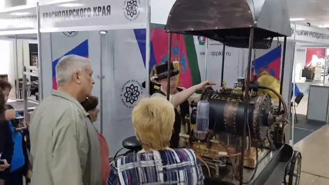 очереди за кофем в кофейню Bizzarra. смотреть онлайн