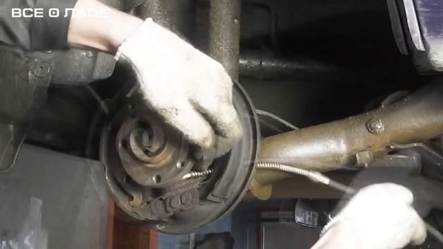 Замена тросов стояночного тормоза. Лада Калина (Lada Kalina - AvtoVAZ)