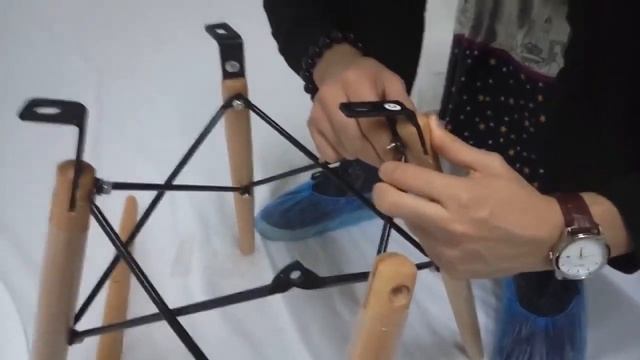 Как собрать стул Eames - видео от MEBLIMART смотреть онлайн