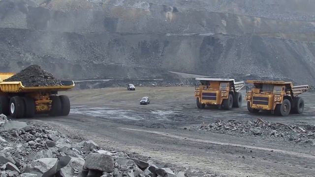 Самый крупный карьерный самосвал в мире Белаз-7530 смотреть онлайн