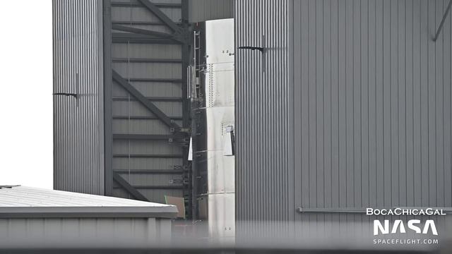 Chopsticks tested ahead of potential use stacking Booster 7 | SpaceX Starbase смотреть онлайн