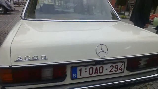 Very clean 82 Mercedes W123 200 Diesel Euro model. смотреть онлайн