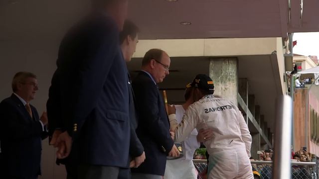 Un an à Monaco avec la famille princière смотреть онлайн