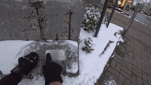Прогулки по Киеву. Кусок берлинской стены и симпатичное Одоробло на на Андреевском спуске) 18.11.20 смотреть онлайн