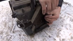 Чистка испарителя кондиционера на Mazda Demio