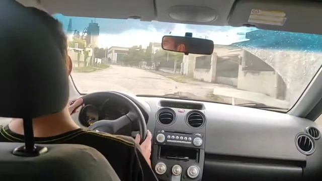 drift Mitsubishi Colt 1.1 con freno a mano pista bagnata trazione anteriore