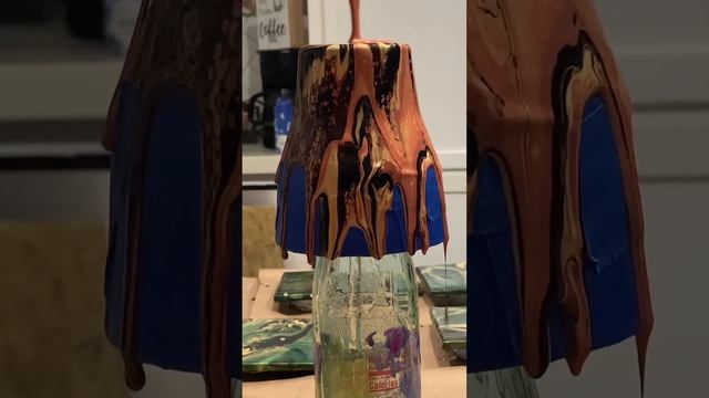 Autumn Pour ?#glassware #paintpouring #fluidart #fluidpour смотреть онлайн