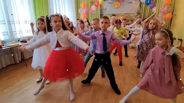 Малинки (выпускной группа Муравьишки) смотреть онлайн