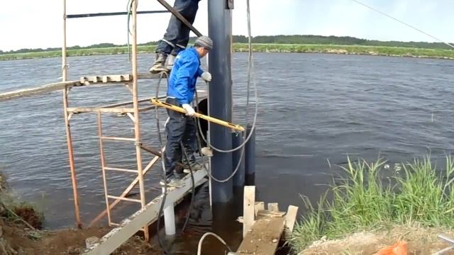 Погружение шпунтовых свай для укрепления берега смотреть онлайн