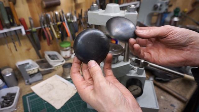 Прессуем сковородки 5000 кг. Часть 1 смотреть онлайн