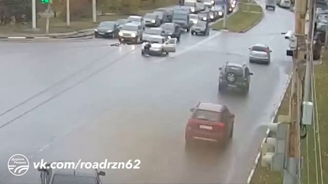 ? ДТП в Рязани "РАЗБОРКИ" ? (ул.Халтурина - ул.Есенина) смотреть онлайн