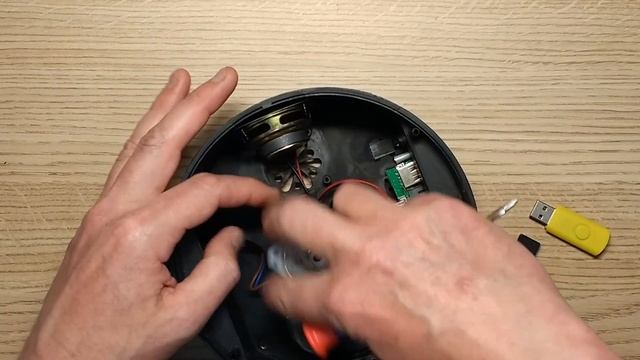 Not so shitty MP3 disco light. смотреть онлайн