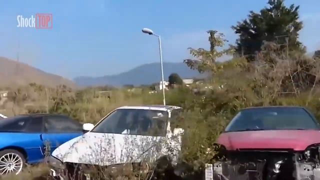 САМЫЕ ДОРОГИЕ ЗАБРОШЕННЫЕ АВТОМОБИЛИ, КОТОРЫХ НАШЛИ В ХЛАМЕ смотреть онлайн