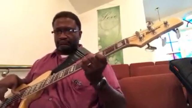 Ibanez TMB605: Backing the Praise Team смотреть онлайн