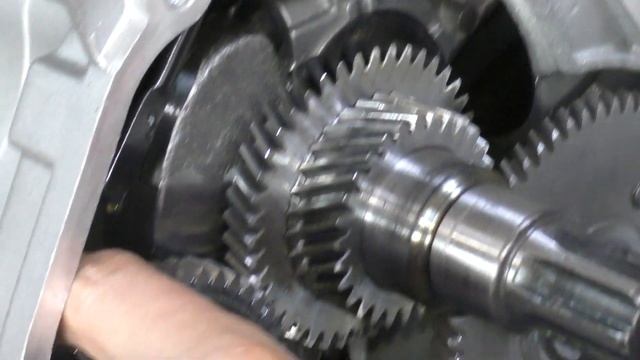 Мужик завел движок, а он заклинил.. Что делать, то? смотреть онлайн