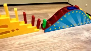 Домино - мы его долго строили - Посмотри как падает