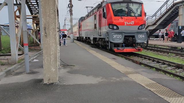 Прибытие поезда Адлер -Санкт Петербург,на станцию Россошь. смотреть онлайн