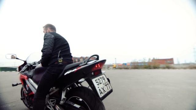 HONDA CBR 600 f4i первый РАЗ на СПОРТ БАЙКЕ. Что купить CB 400 vs CBR 600 смотреть онлайн