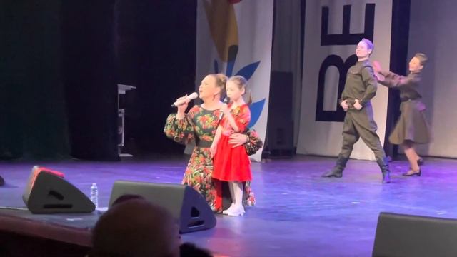 Марина Девятова и Ульяна Пигуренко. Катюша. смотреть онлайн