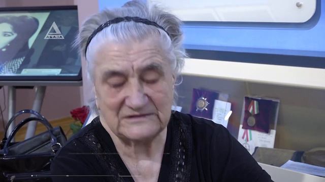 Мать погибшей на Гумистинском фронте Ирины Сичинава передала Сухумскому Музею документы дочери смотреть онлайн