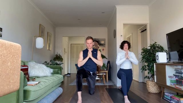 Melbourne Yoga - Flow for Vata Dosha смотреть онлайн