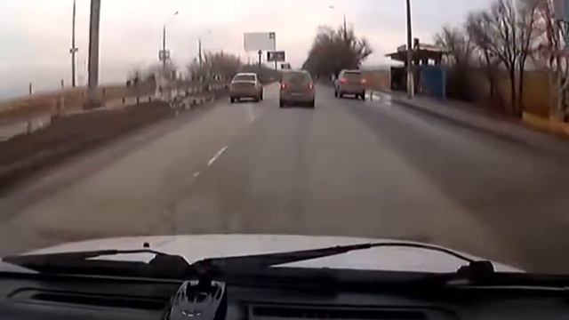 Девушка протаранила машину бывшего парня смотреть онлайн