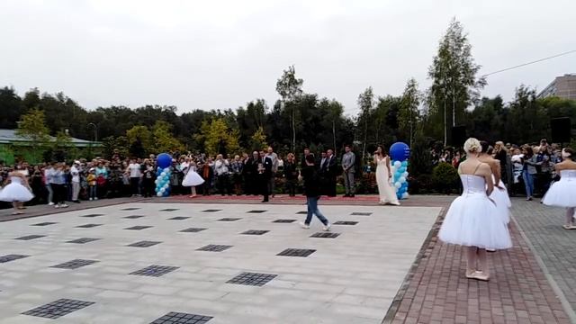 Открытие фонтана в Парке культуры и отдыха г. Лобня 06.09.19 Ведущая Юлия Юняева смотреть онлайн