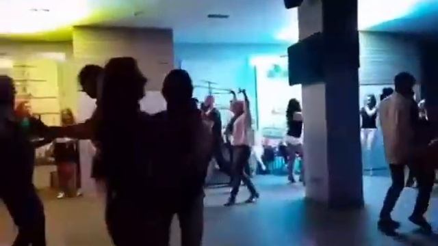 Сальса втроём на DUF2018 :-) La Maxima 79 "Nunca Muere El Guaguanco" смотреть онлайн