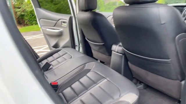 Mistubishi L200 Barbarian White Pick up смотреть онлайн