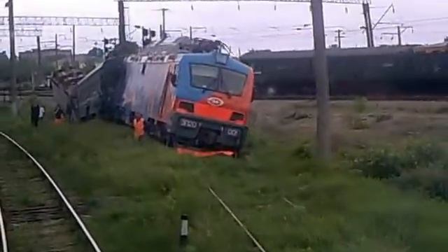 Испытательный поезд сошел с рельс смотреть онлайн
