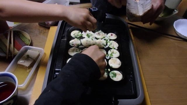 Такояки-японская кухня . Жареный осьминог. Способ его приготовления в домашних условиях смотреть онлайн