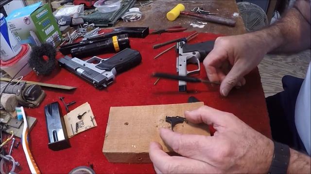 Arcus Pistol/Hi Power Magazine disconnect смотреть онлайн