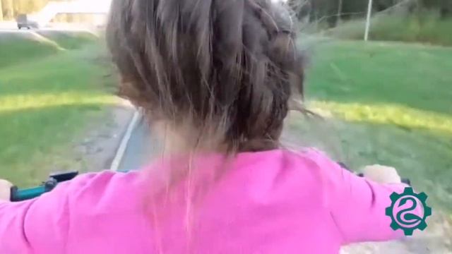 Малышам и малышкам тоже нравятся покатушки на мотовездеход Атаман от Лебедев Моторс. смотреть онлайн