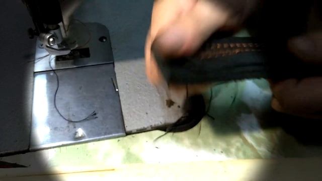 Советский монстр ПМЗ 3823. Кожу, доски, жесть и фанеру легко прошивает эта мощная швейная машина! смотреть онлайн