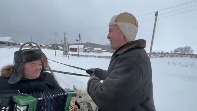 На коне с песнями под гармонь смотреть онлайн