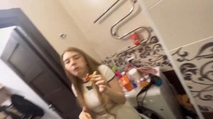 остался наедине со сводной сестрой