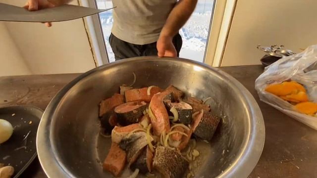 Радужная форель на углях смотреть онлайн