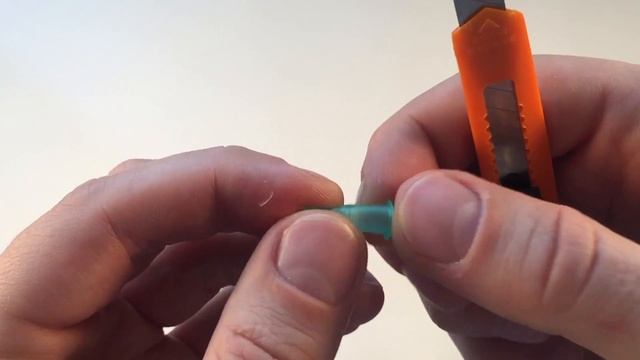 Как заправить газовую зажигалку из туристического баллона. ЛАЙФХАК смотреть онлайн