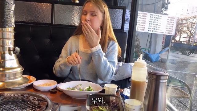 삼겹살이 최고인 줄 알고 살았던 외국인 아내에게 한우를 먹여보았다.. смотреть онлайн